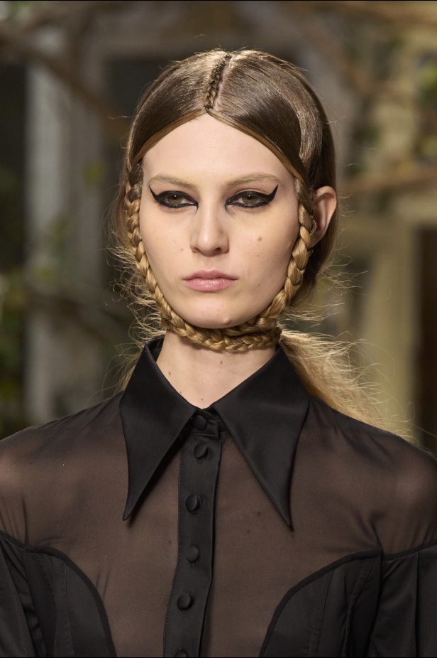 اطلالات جمالية من مجموعة Antonio Marras لخريف وشتاء 2024