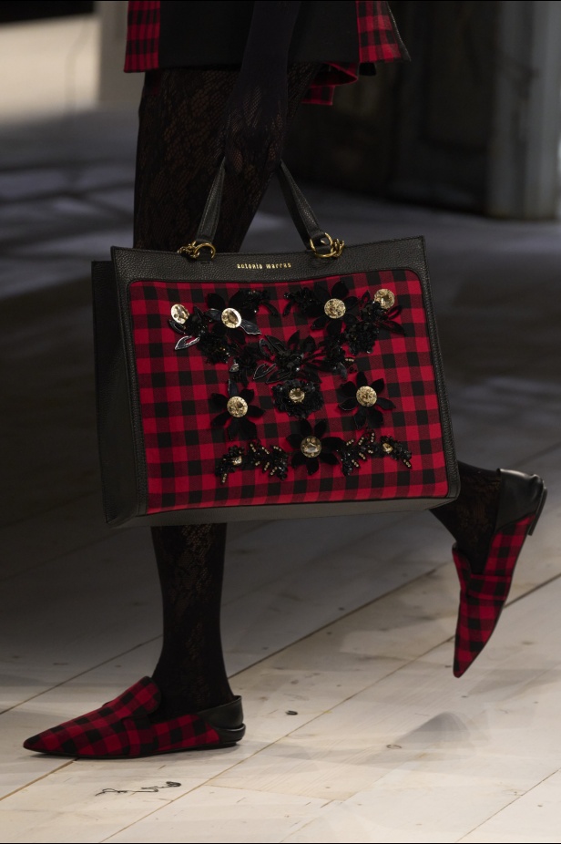 مجموعة Antonio Marras لخريف 2024 ترويّ قصة من الأناقة والخيال