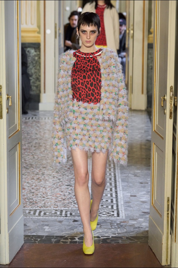 مجموعة Blumarine لخريف وشتاء 2024.. تصاميم ناعمة بتنسيقات متنوعة