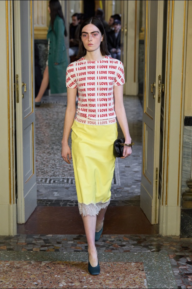 مجموعة Blumarine لخريف وشتاء 2024.. تصاميم ناعمة بتنسيقات متنوعة