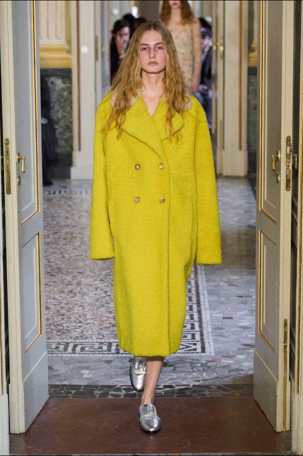 مجموعة Blumarine لخريف وشتاء 2024.. تصاميم ناعمة بتنسيقات متنوعة