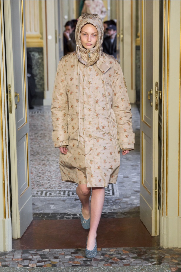 مجموعة Blumarine لخريف وشتاء 2024.. تصاميم ناعمة بتنسيقات متنوعة