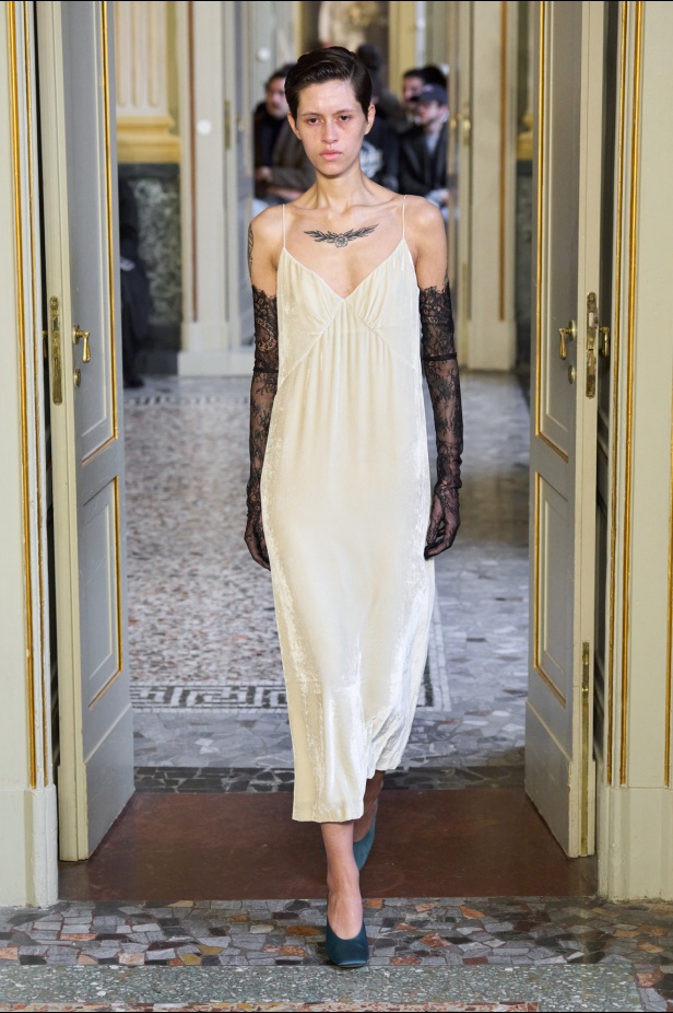 مجموعة Blumarine لخريف وشتاء 2024.. تصاميم ناعمة بتنسيقات متنوعة