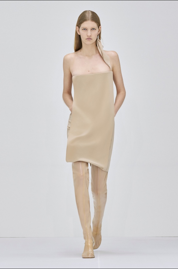 مجموعة Courreges لخريف وشتاء 2024-2025 في باريس