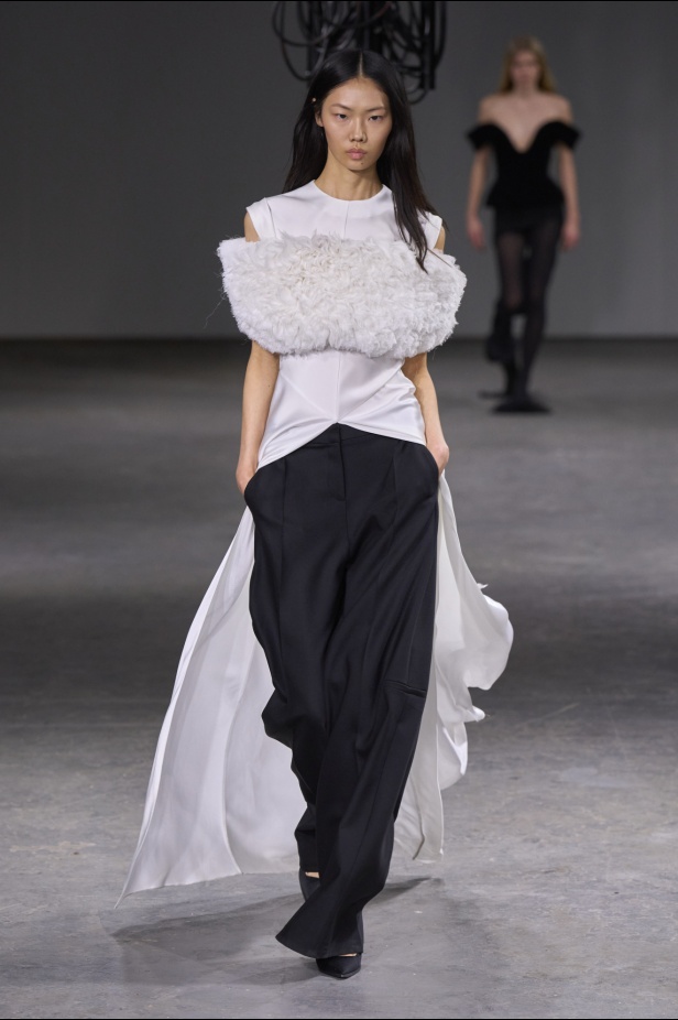 مجموعة David Koma لخريف وشتاء 2024