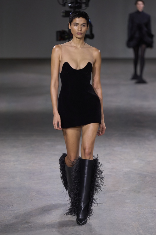 مجموعة David Koma لخريف وشتاء 2024