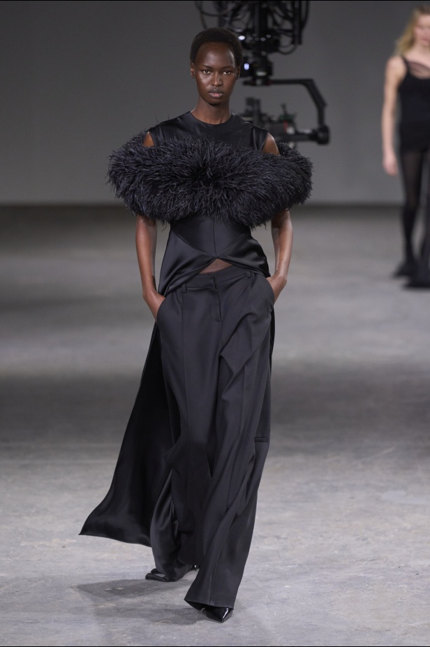 مجموعة David Koma لخريف وشتاء 2024