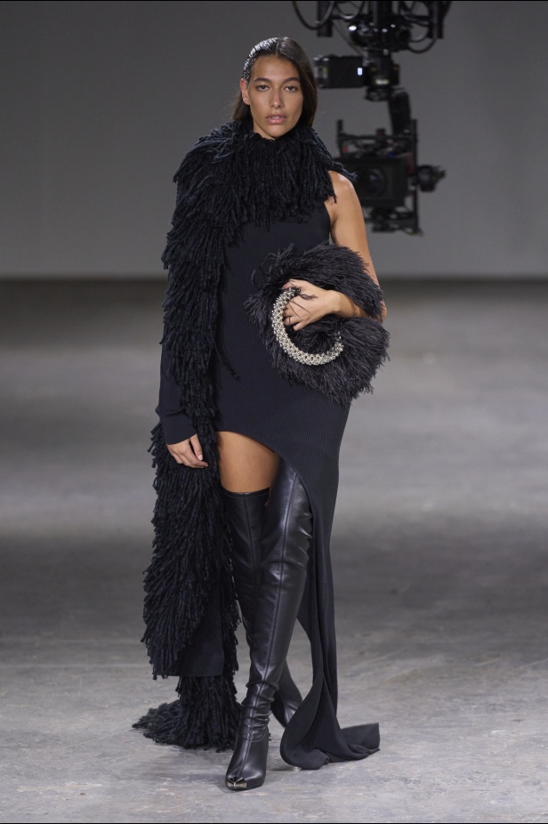 مجموعة David Koma لخريف وشتاء 2024