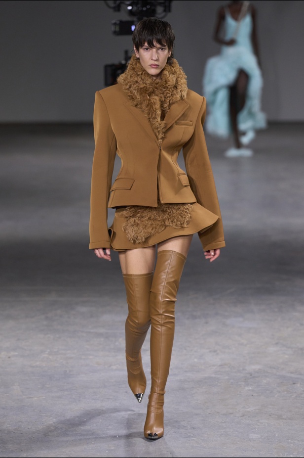 مجموعة David Koma لخريف وشتاء 2024