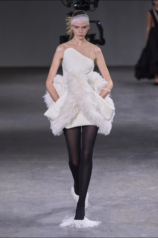 مجموعة David Koma لخريف وشتاء 2024