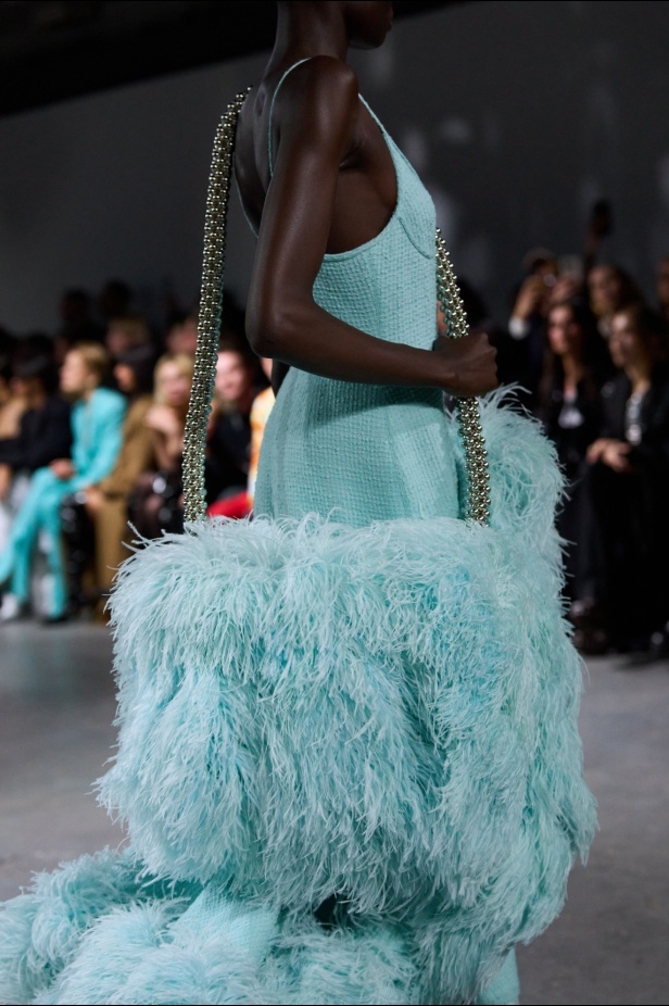 مجموعة David Koma لخريف وشتاء 2024: أزياء مستوحاة من عالم الرقص