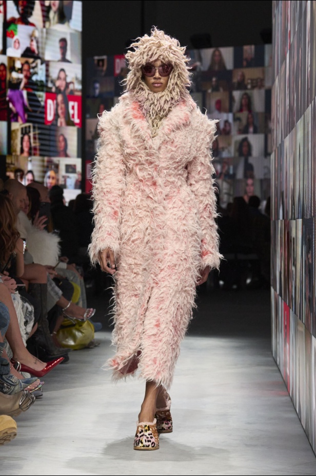 عرض أزياء مجموعة Diesel لموسم خريف وشتاء 2024 في ميلانو