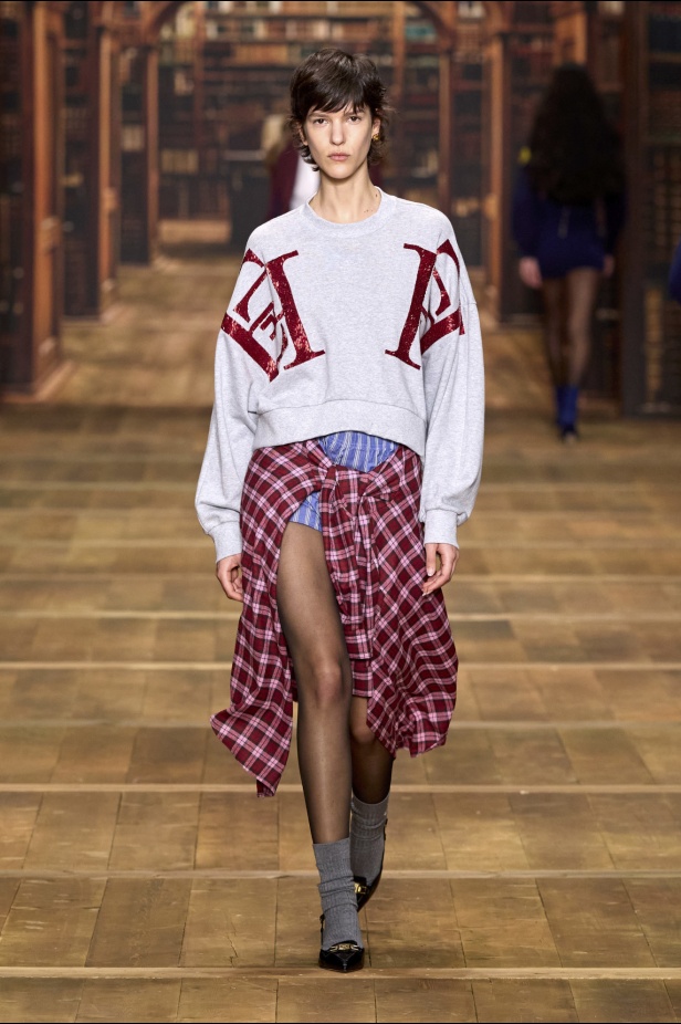 مجموعة Elisabetta Franchi لخريف وشتاء 2024