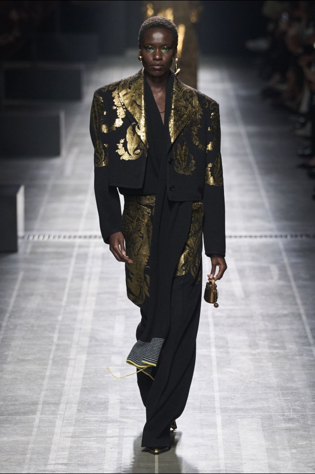 عرض أزياء Etro لموسم خريف وشتاء 2024 في ميلانو