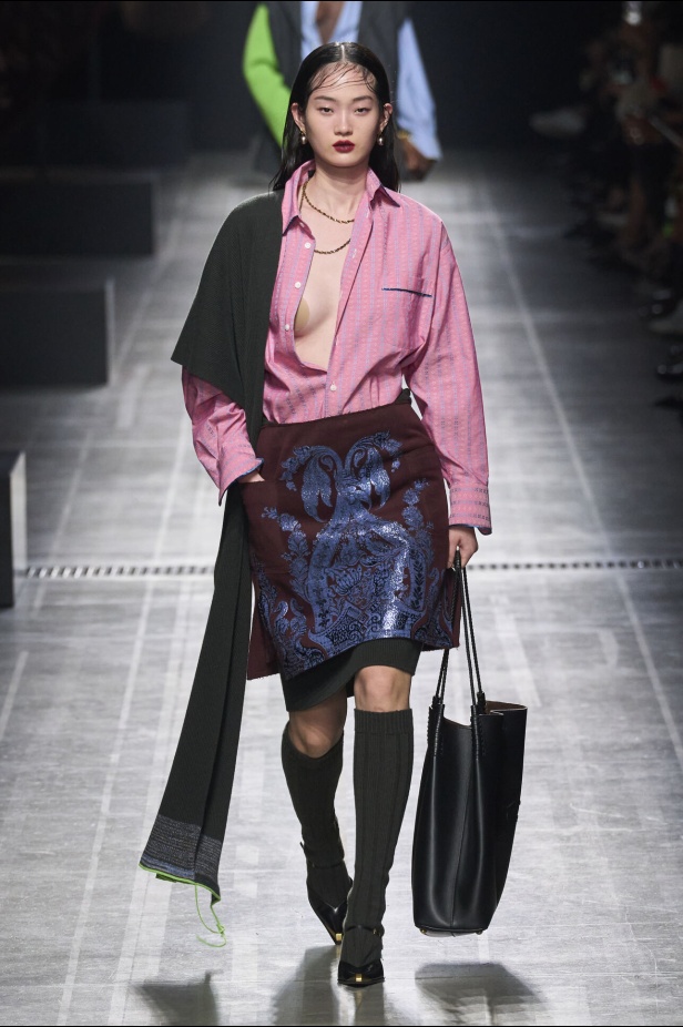 عرض أزياء Etro لموسم خريف وشتاء 2024 في ميلانو