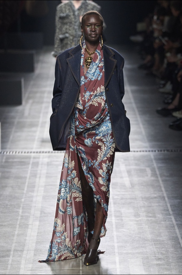 عرض أزياء Etro لموسم خريف وشتاء 2024 في ميلانو