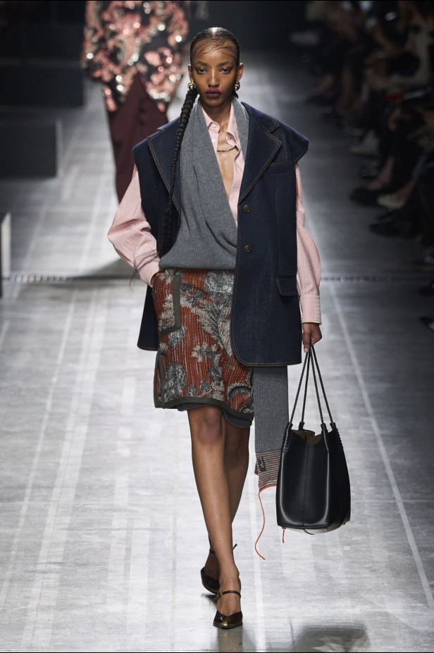 عرض أزياء Etro لموسم خريف وشتاء 2024 في ميلانو