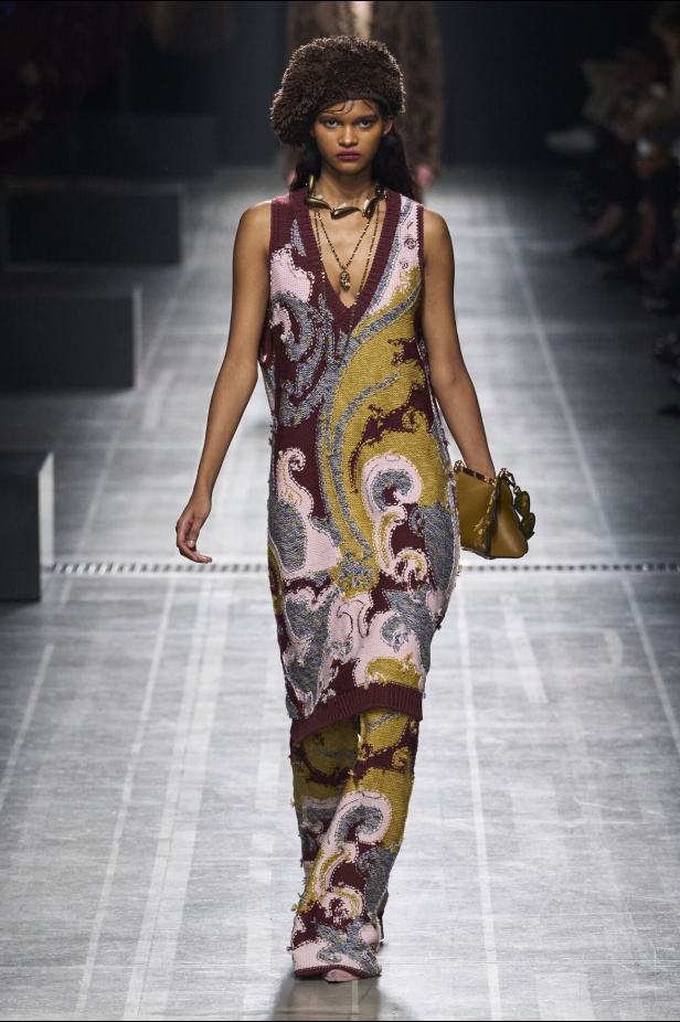 عرض أزياء Etro لموسم خريف وشتاء 2024 في ميلانو