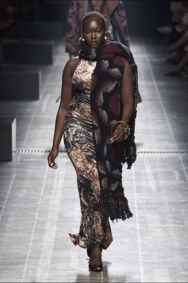 عرض أزياء Etro لموسم خريف وشتاء 2024 في ميلانو