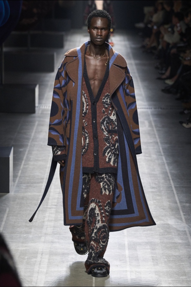 عرض أزياء Etro لموسم خريف وشتاء 2024 في ميلانو