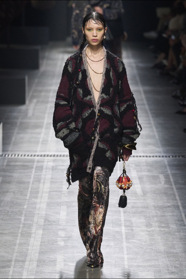 عرض أزياء Etro لموسم خريف وشتاء 2024 في ميلانو