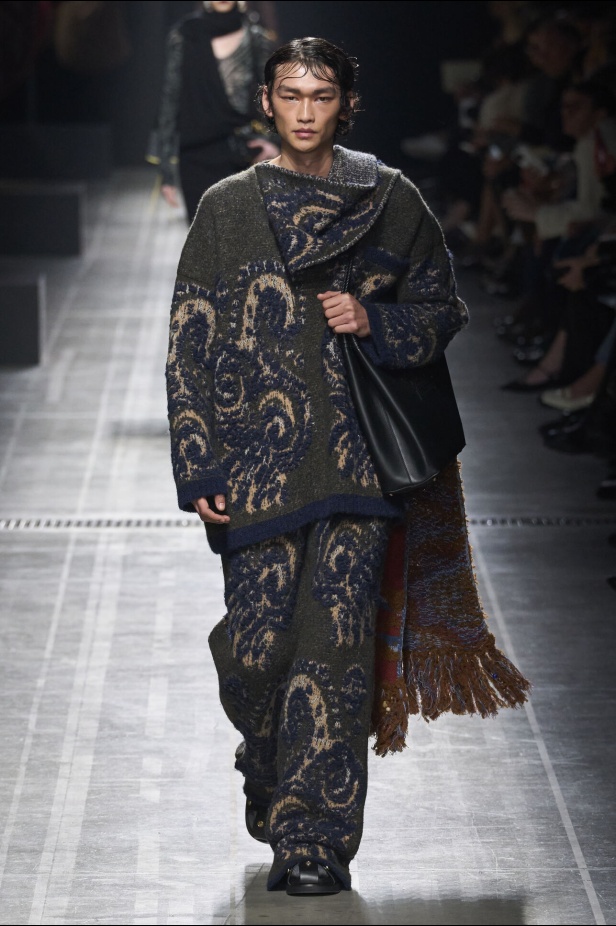 عرض أزياء Etro لموسم خريف وشتاء 2024 في ميلانو