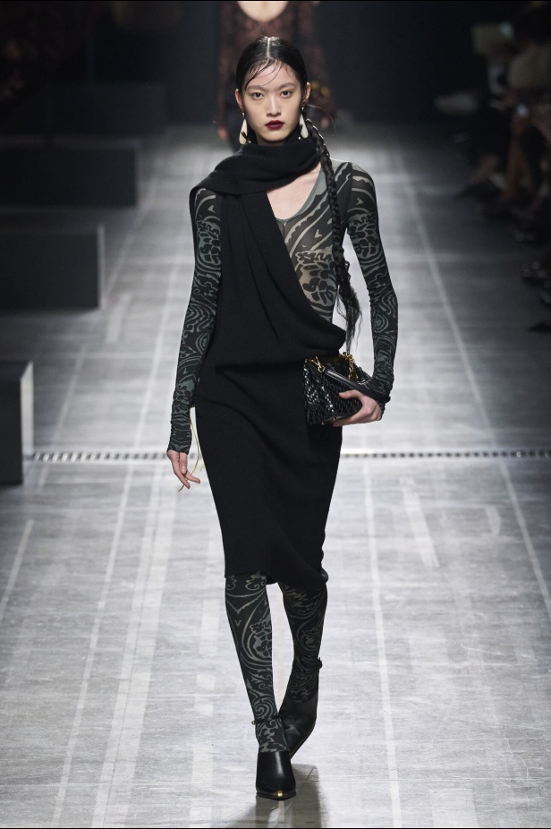 عرض أزياء Etro لموسم خريف وشتاء 2024 في ميلانو