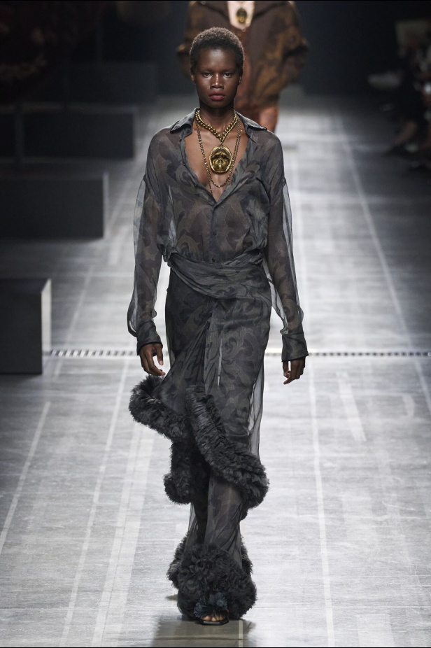 عرض أزياء Etro لموسم خريف وشتاء 2024 في ميلانو