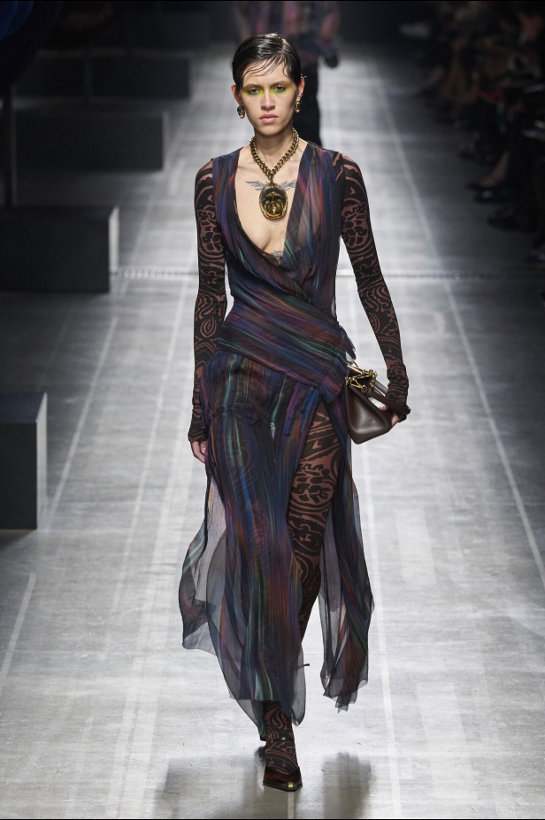 عرض أزياء Etro لموسم خريف وشتاء 2024 في ميلانو