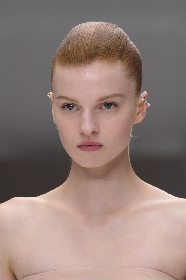 مجموعة Fendi للهوت كوتور لربيع 2024 قصيدة خيالية لمستقبل الانسان