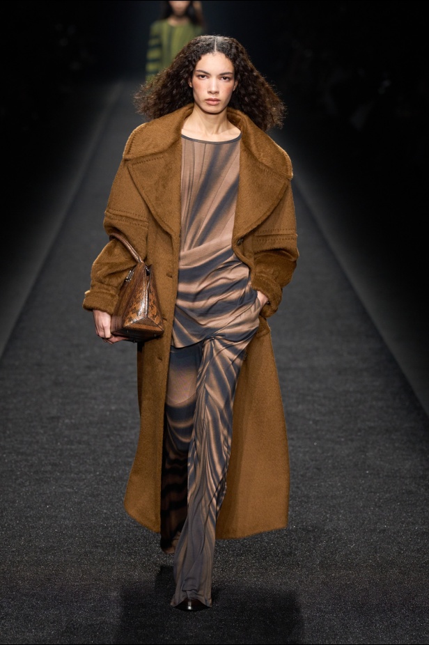 مجموعة Alberta Ferretti لخريف وشتاء 2024