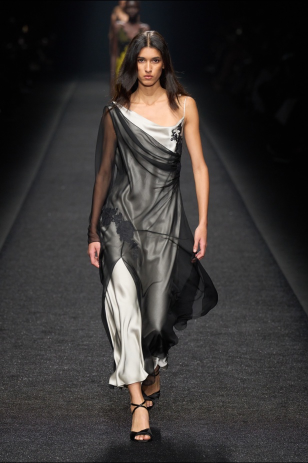 مجموعة Alberta Ferretti لخريف وشتاء 2024