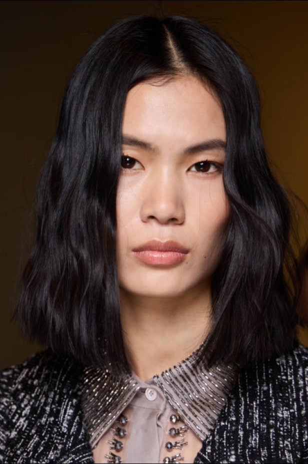 اطلالات جمالية من مجموعة Alberta Ferretti لخريف وشتاء 2024