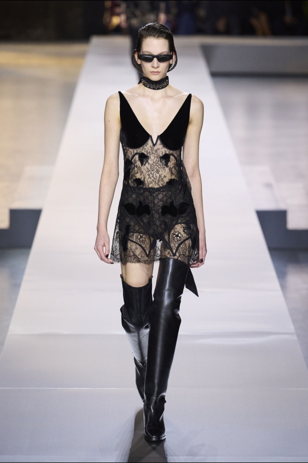 عرض أزياء Gucci لخريف 2024 