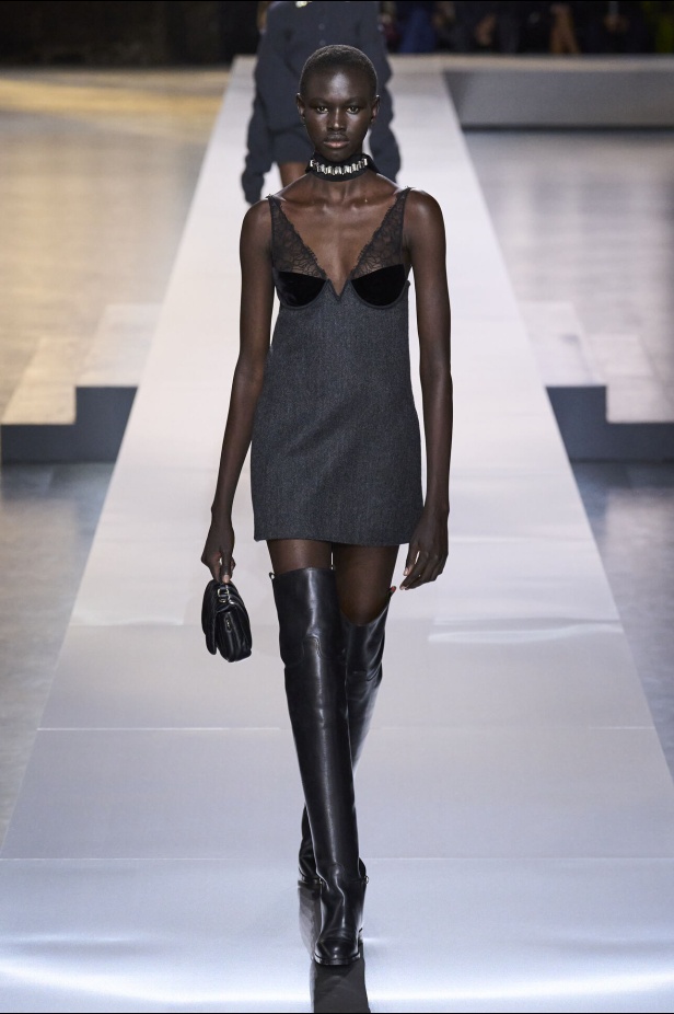 عرض أزياء Gucci لخريف 2024 