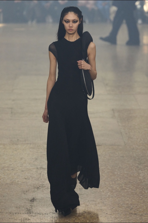 مجموعة Helmut Lang لموسم خريف وشتاء 2024-2025 في نيويورك