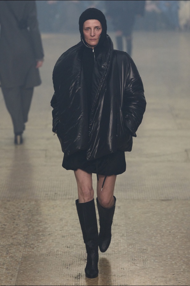 مجموعة Helmut Lang لموسم خريف وشتاء 2024-2025 في نيويورك