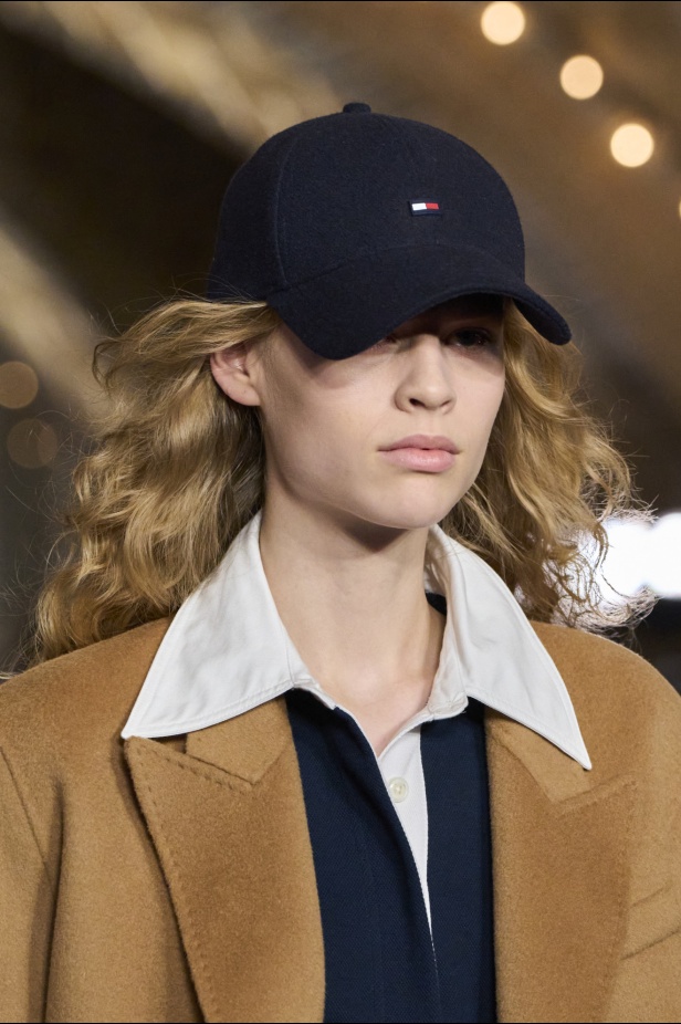 مجموعة Tommy Hilfiger لخريف 2024... عندما تجتمع الرفاهية الهادئة مع أسلوب Collegiate Preppy