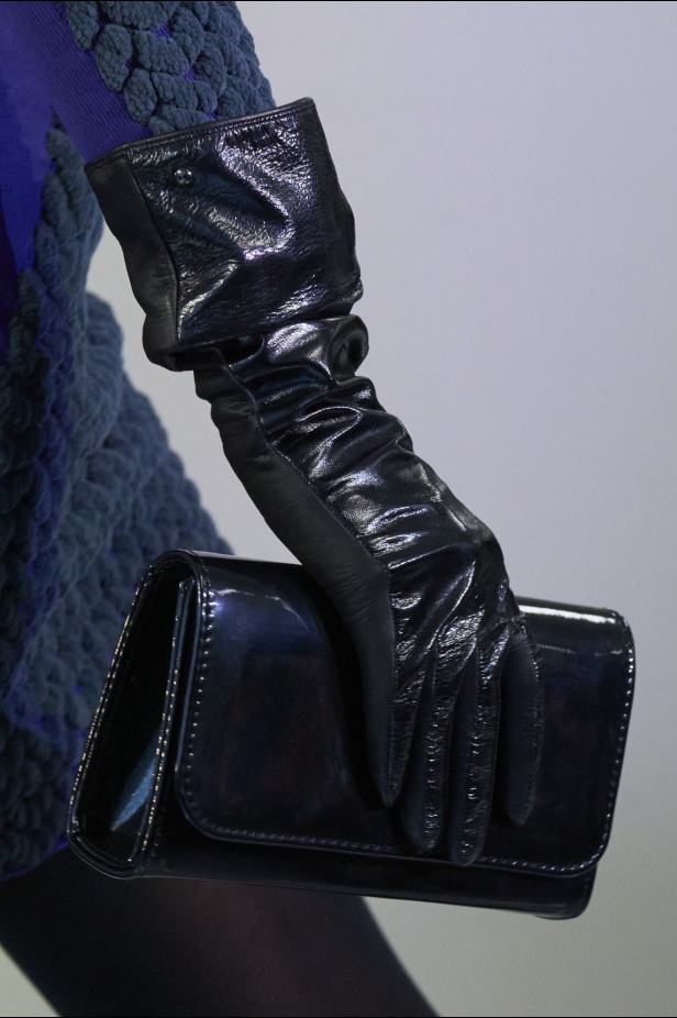 مجموعة Mark Fast لخريف وشتاء 2024 عصرية ومبتكرة بلمسة هندسية