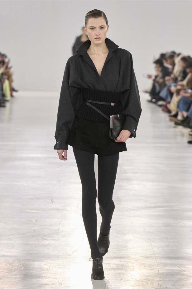 عرض أزياء مجموعة  Max Mara لموسم خريف وشتاء 2024 