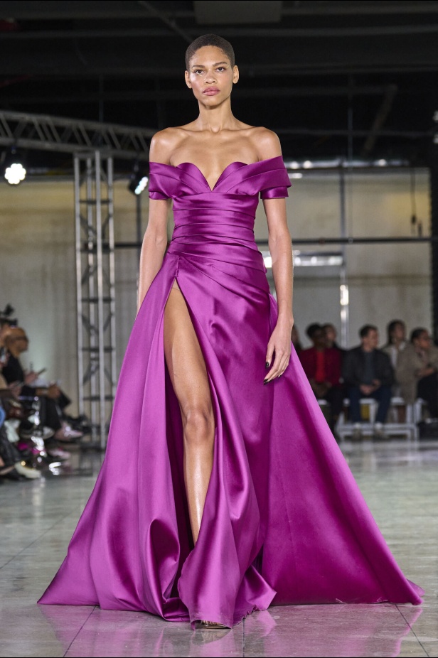 تشكيلة نعيم خان لموسم خريف وشتاء 2024 أسلوب جريء بطيات الترتر والريش 