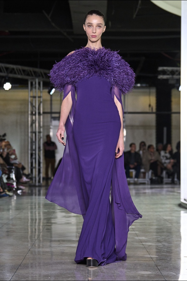 تشكيلة نعيم خان لموسم خريف وشتاء 2024 أسلوب جريء بطيات الترتر والريش 