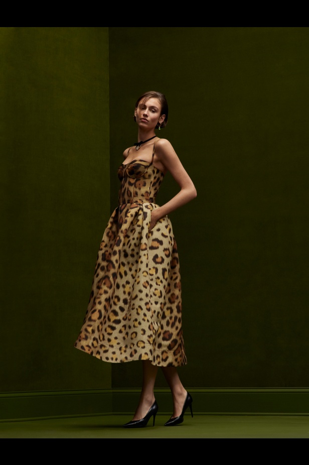 عرض أزياء OSCAR DE LA RENTA لخريف 2024-2025 