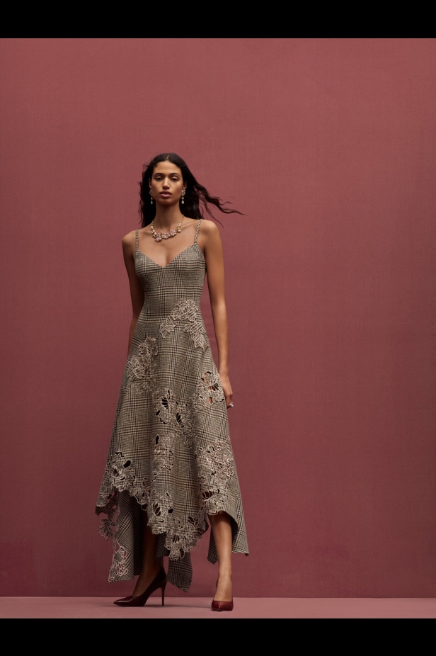 عرض أزياء OSCAR DE LA RENTA لخريف 2024-2025 