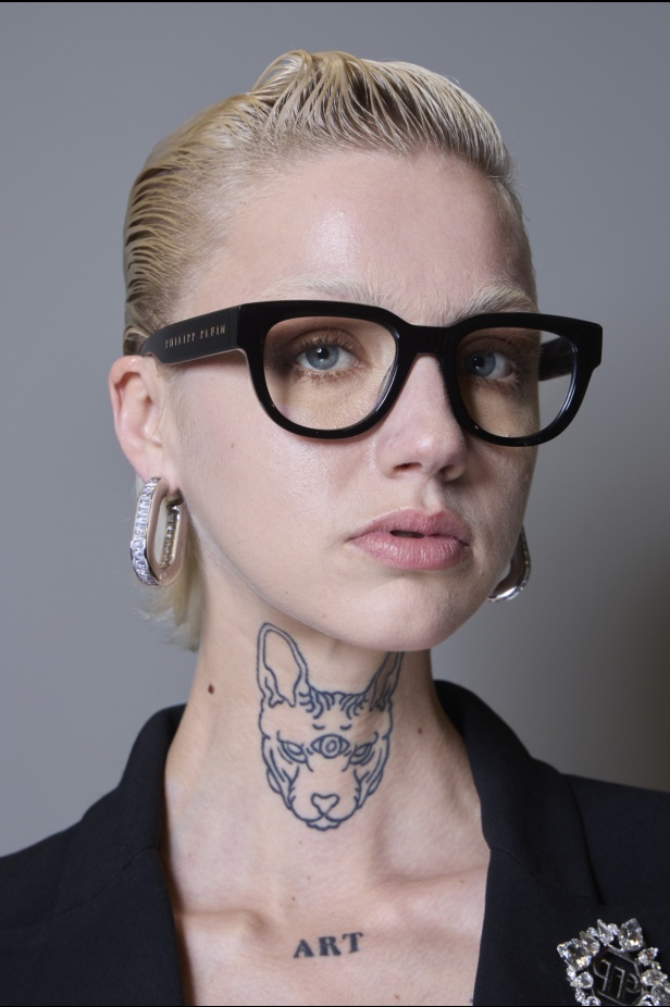 مجموعة Philipp Plein لخريف 2024 تشع ببريق الكريستالات