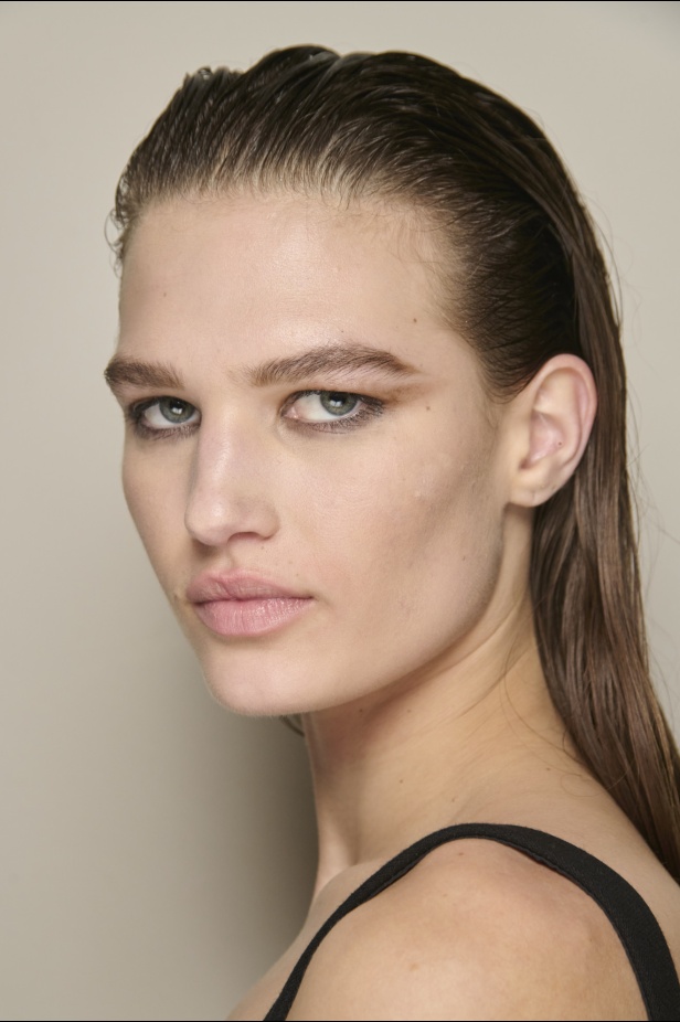 الإطلالات الجمالية  في عرض "روبرتو كفالي" خريف و شتاء 2024