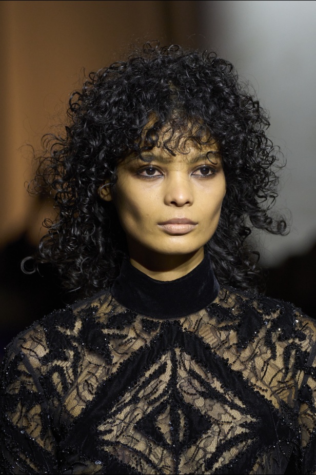 الإطلالات الجمالية  في عرض "روبرتو كفالي" خريف و شتاء 2024