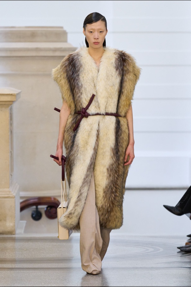 مجموعة Roksanda لخريف وشتاء 2024