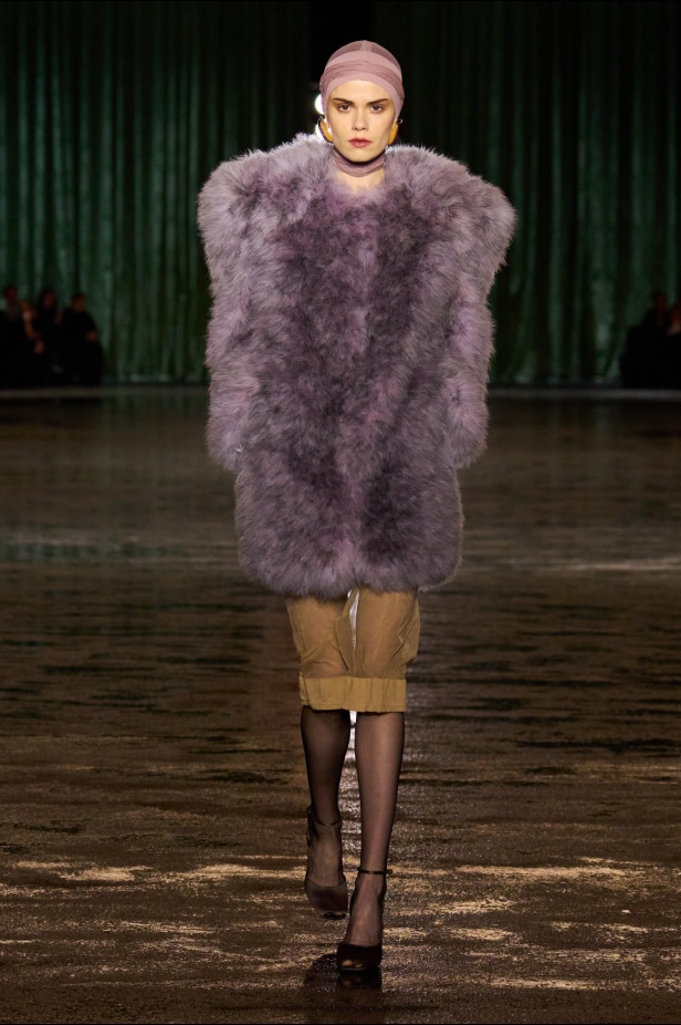 مجموعة Saint Laurent لخريف وشتاء 2024 