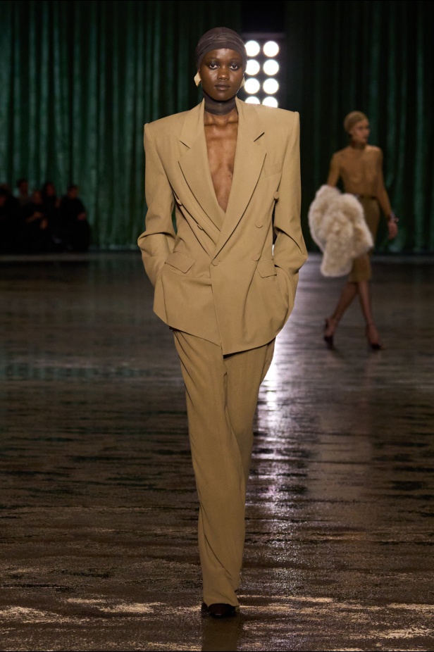 مجموعة Saint Laurent لخريف وشتاء 2024 